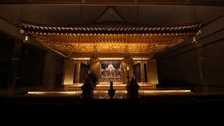 堂の内外とも金箔で覆われ、荘厳な輝きを放つ中尊寺金色堂