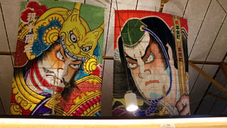 「道の駅平泉」に展示されている義経と弁慶が描かれた大凧