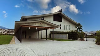 【桜井市】三輪明神 大神（おおみわ）神社内にある三輪山会館能楽堂